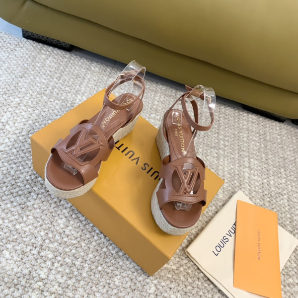 l**is V*t*n heels sandals