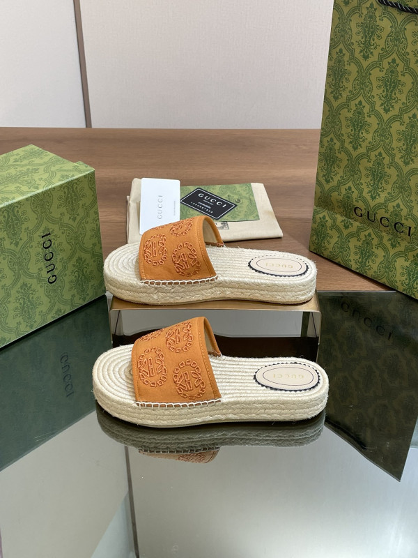 G*u*i slide sandals