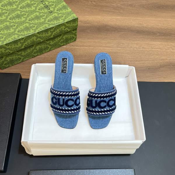 G*u*i slide sandals
