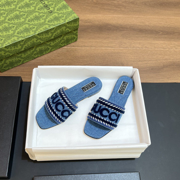 G*u*i slide sandals