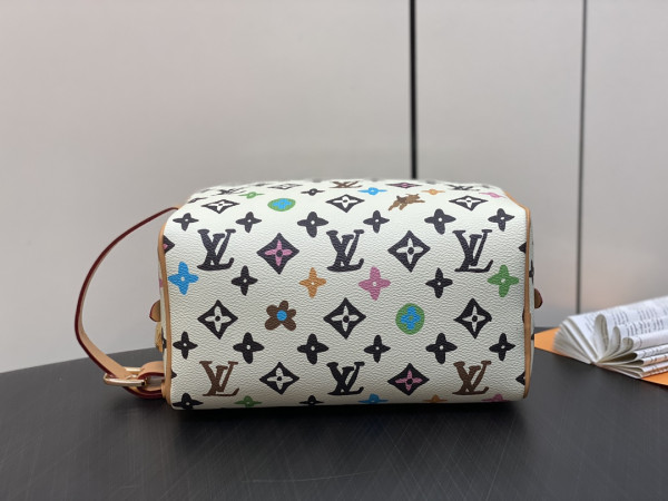l**is V*t*n locker dopp kit bag-23*13*12cm