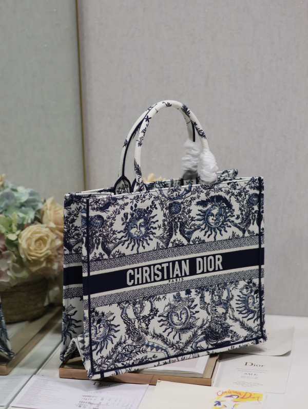 large D*or book tote-42*35*18.5cm