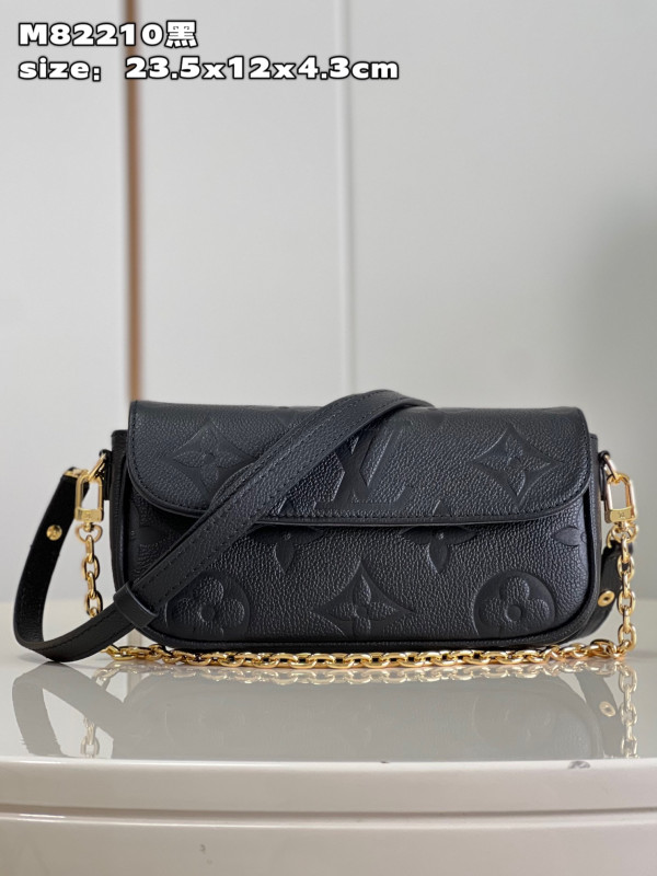 l**is V*t*n wallet on chain ivy-23.5*12*4.3cm
