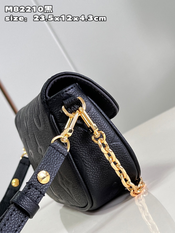 l**is V*t*n wallet on chain ivy-23.5*12*4.3cm