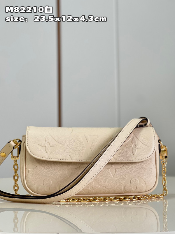 l**is V*t*n wallet on chain ivy-23.5*12*4.3cm