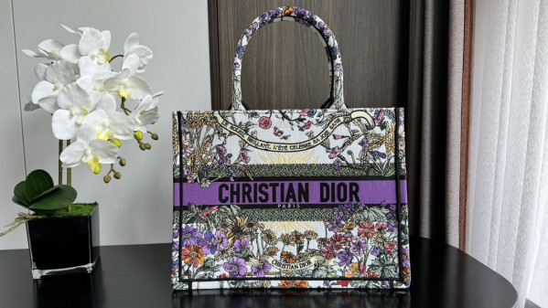 medium D*or book tote-36*18*28cm