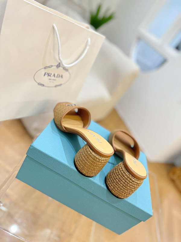 Pra*a sandals
