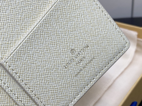 l**is V*t*n brazza wallet-10*19*2cm