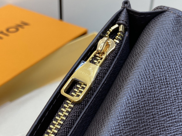 l**is V*t*n brazza wallet-10*19*2cm