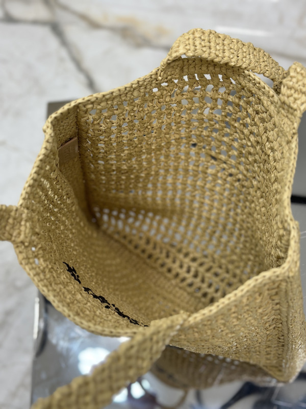 Pra*a crochet tote bag