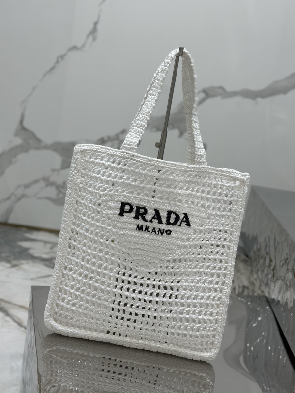 Pra*a crochet tote bag