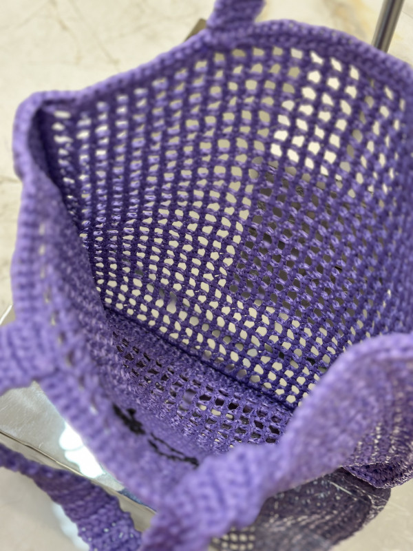 Pra*a crochet tote bag