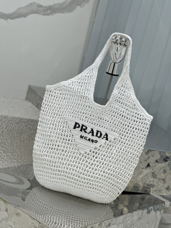 Pra*a crochet tote bag