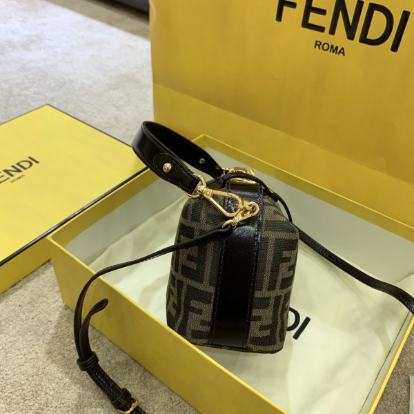 F**di vintage bag-16*9*11cm