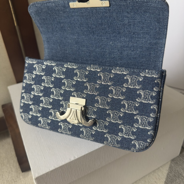 Ce**e chain shoulder bag triomphe