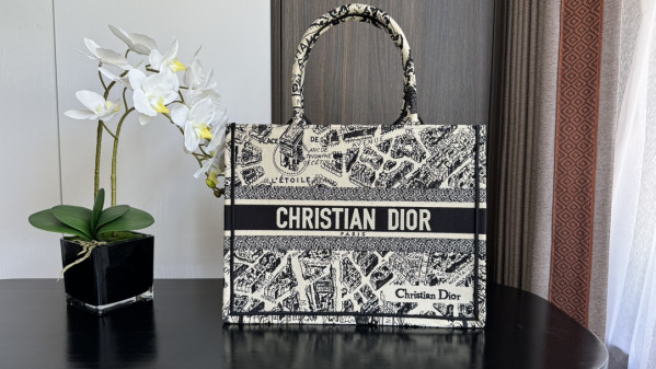 medium D*or book tote-36*18*28cm