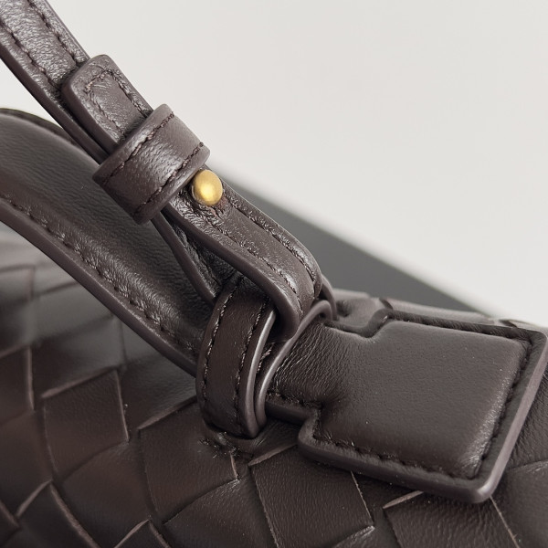 Bo*te*ga ve*ne*ta vanity case crossbody bag