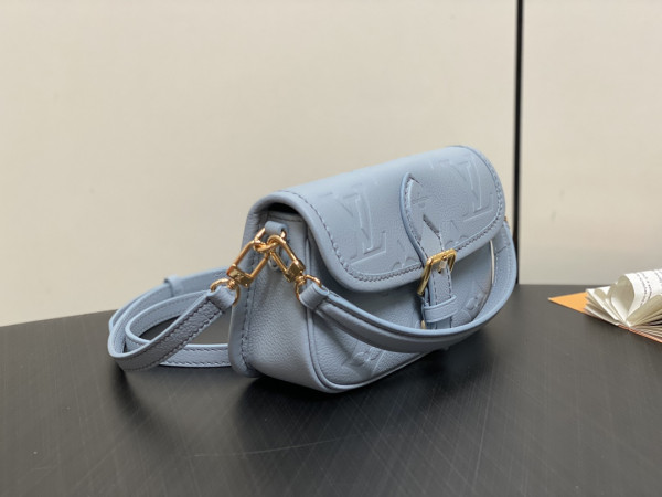 l**is V*t*n nano diane-19*10.5*6 cm