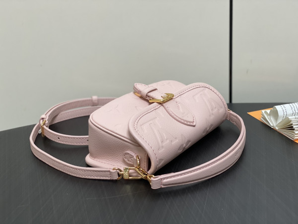 l**is V*t*n nano diane-19*10.5*6 cm