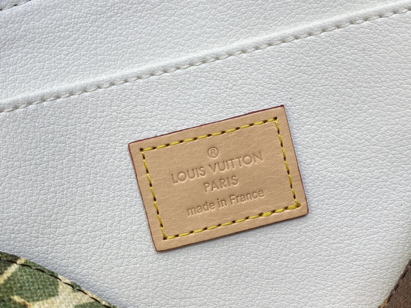 l**is V*t*n cosmetic pouch