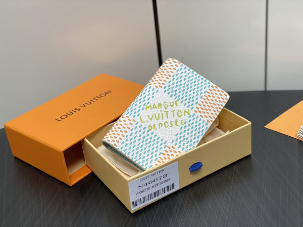 l**is V*t*n pocket organizer-7.5*11.1*1 cm