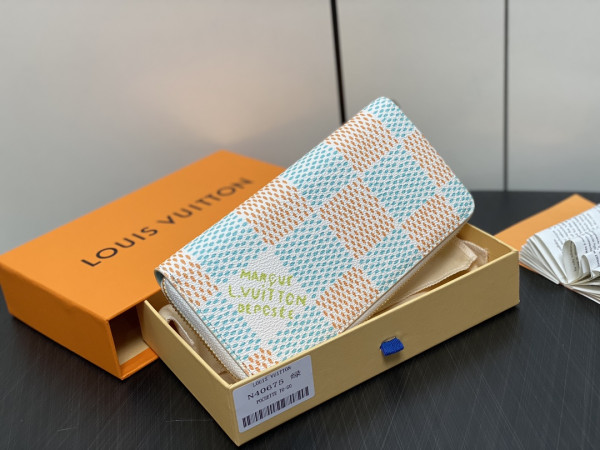 l**is V*t*n zippy wallet-10*20*2 cm