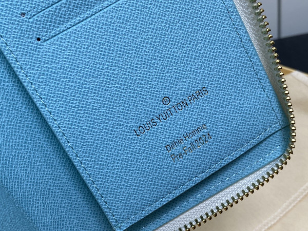 l**is V*t*n zippy wallet-10*20*2 cm
