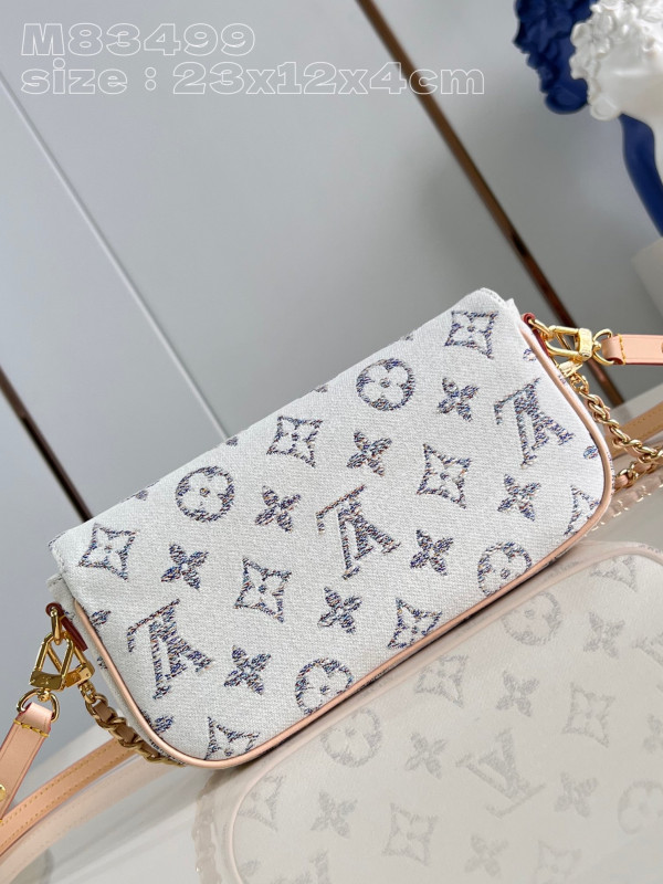 l**is V*t*n wallet on chain ivy-23.5*12*4.3cm
