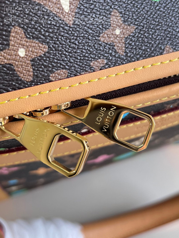 l**is V*t*n dog bag-44*32*23cm
