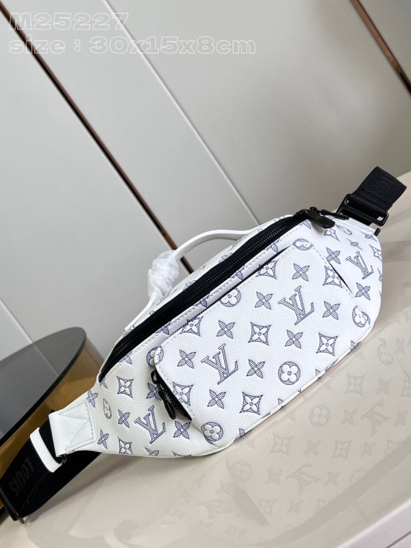 l**is V*t*n rush bumbag-30*15*8cm