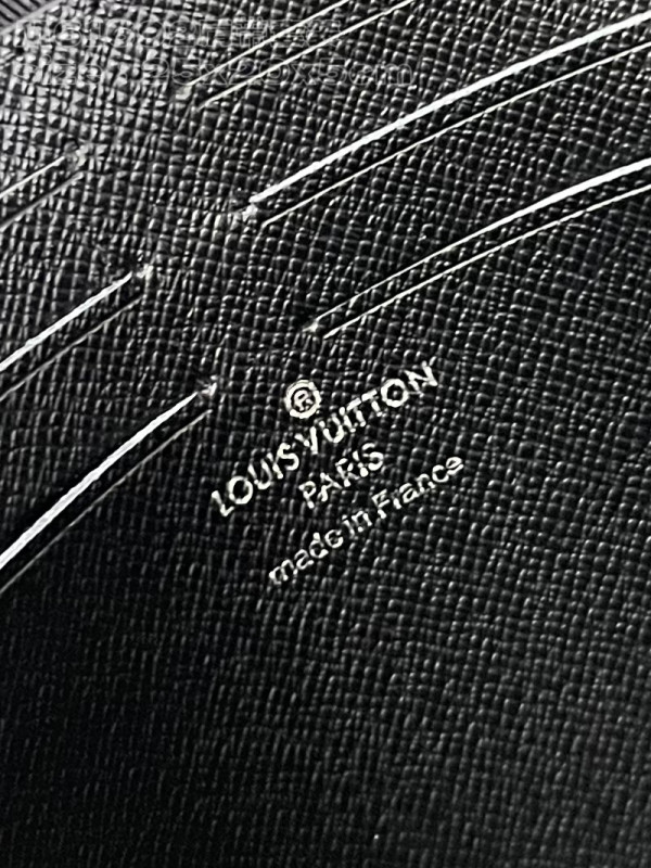 l**is V*t*n monogram toiletry pouch-25*20*5.5cm
