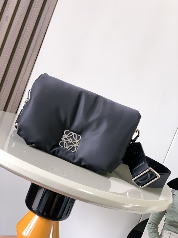 LOEWE Goya Puffer leather shoulder bag-20*13*6CM
