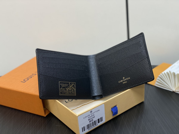 l**is V*t*n slender wallet-11*8.5*2cm