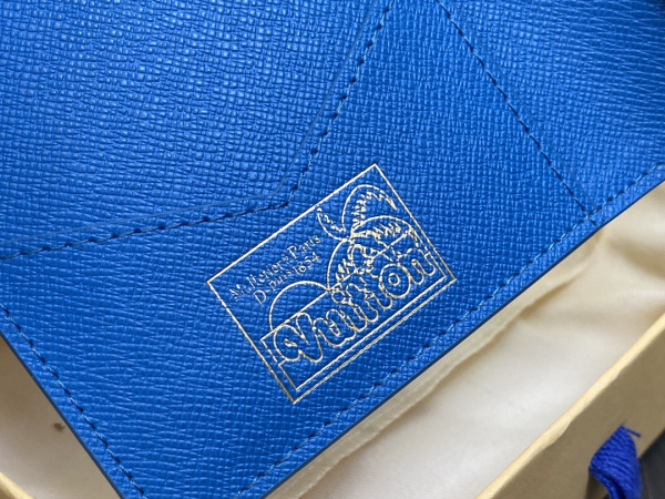 l**is V*t*n passport cover-10*14*2.5cm