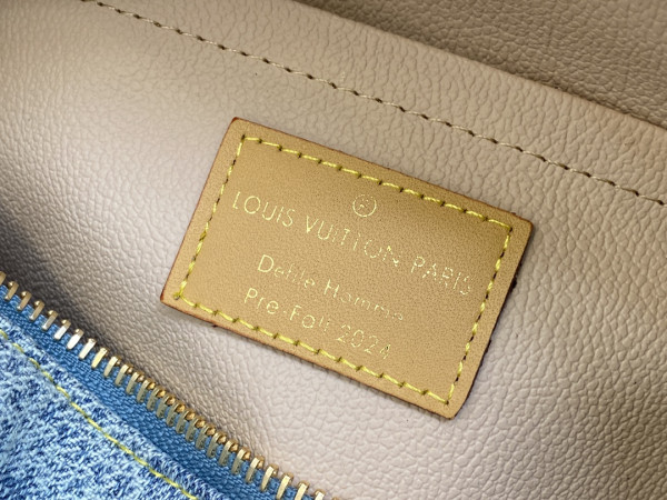 l**is V*t*n locker dopp kit bag-23*13*12cm