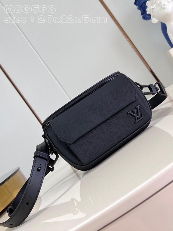 l**is V*t*n pilot wearable wallet-20*12*5.5cm