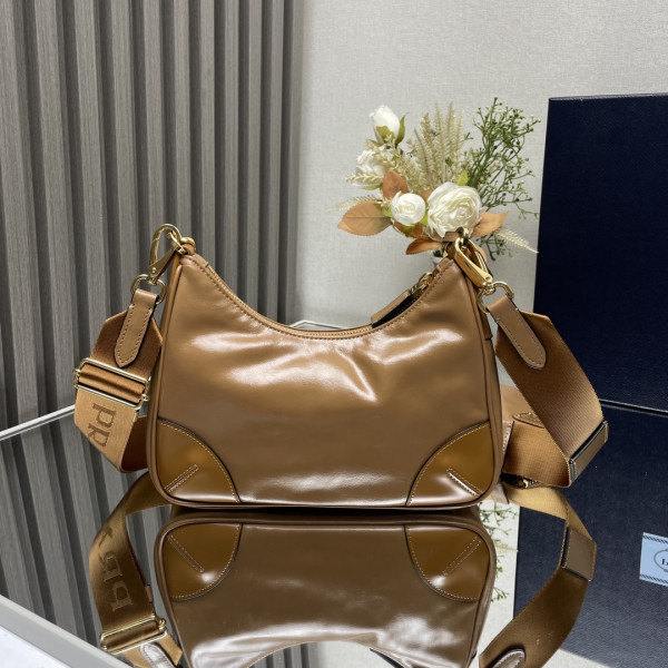 Pra*a re-edition 2005 saffiano bag-22*18*6.5cm
