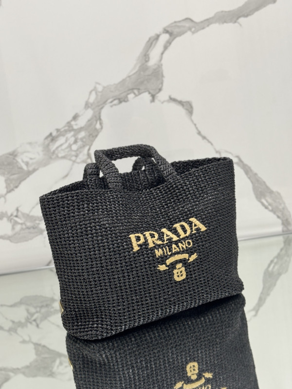 Pra*a crochet tote bag