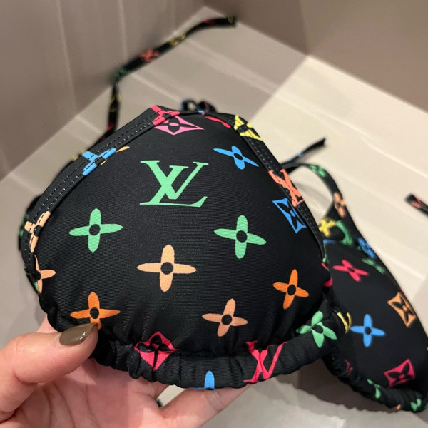 l**is V*t*n swimsuit