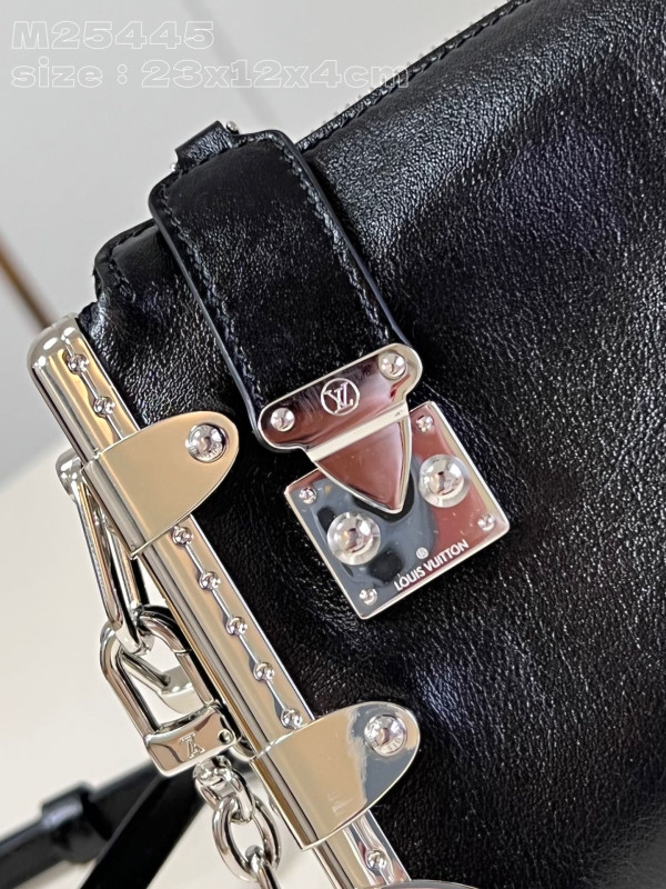 l**is V*t*n slim trunk-23*12*4cm