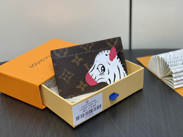 l**is V*t*n card holder-11*7*0.5cm