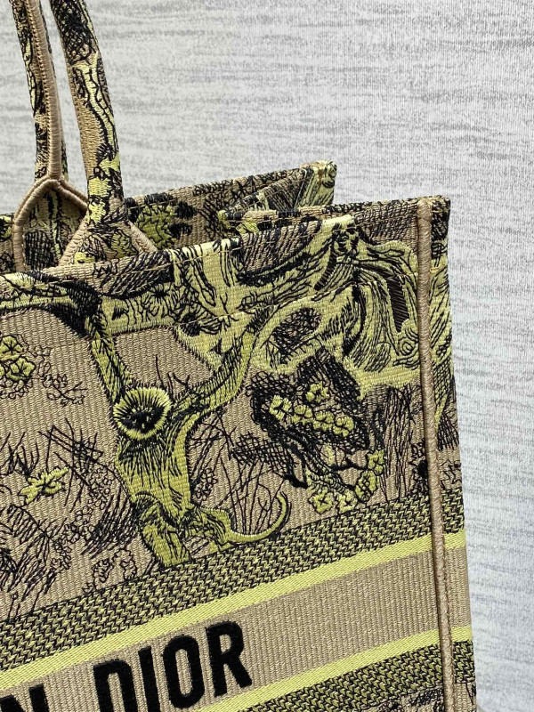 large D*or book tote-42*35*18.5cm