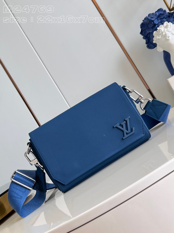l**is V*t*n takeoff messenger pm-22*16.5*7cm