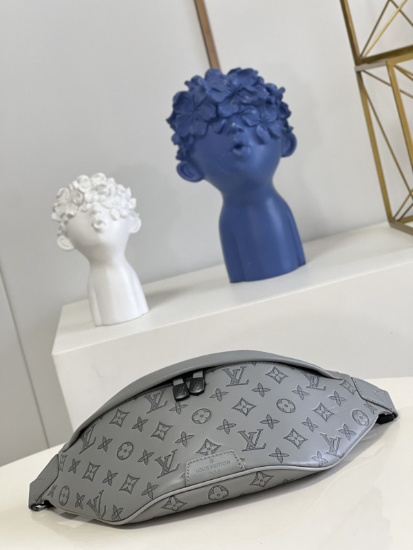 l**is V*t*n discovery bumbag