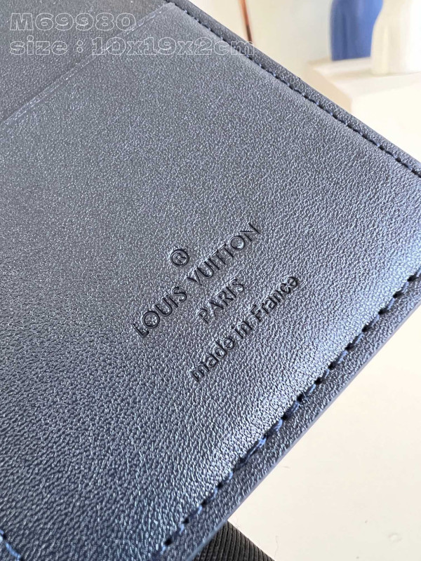 l**is V*t*n brazza wallet-10*19*2cm