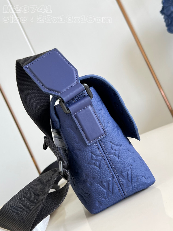l**is V*t*n s-cape messenger-28*16*10cm
