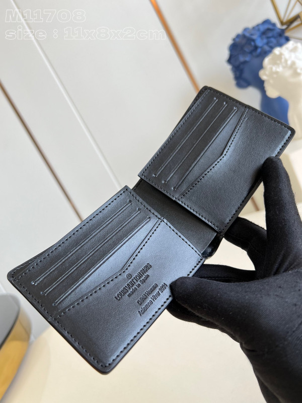 l**is V*t*n slender wallet-11*8.5*2cm