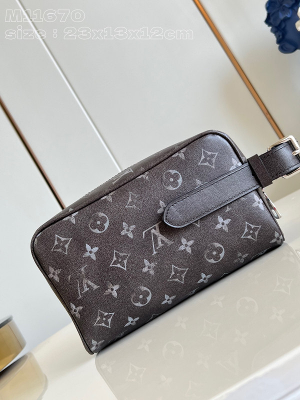 l**is V*t*n locker dopp kit bag-23*13*12cm