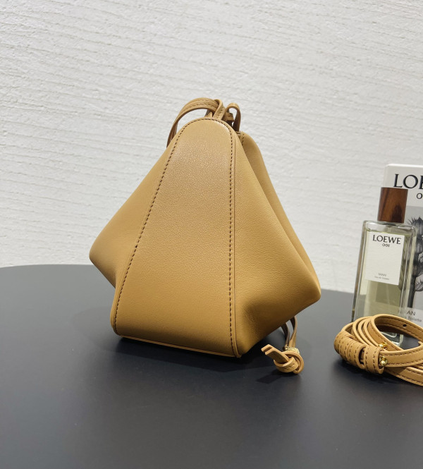 Loewe Hammock Hobo