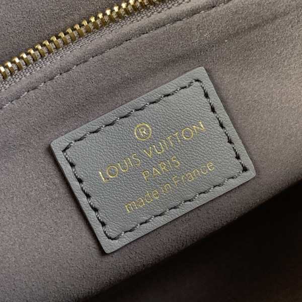 l**is V*t*n onthego pm-25*19*11.5cm